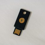 Аппаратный USB-ключ безопасности для двухфакторной аутентификации