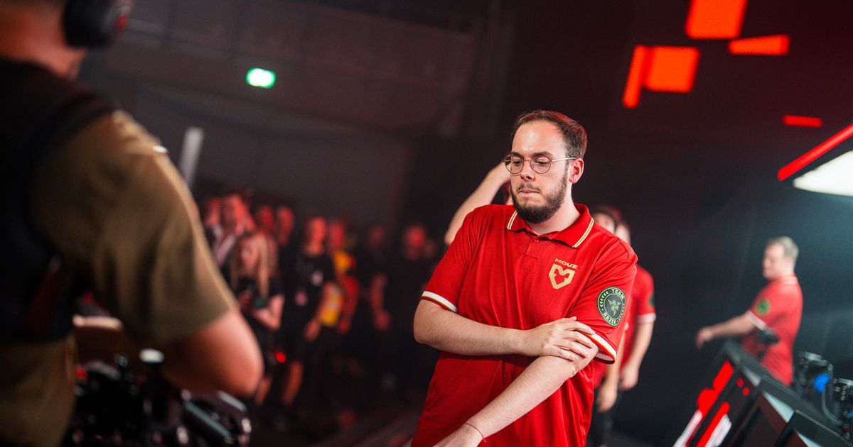 NAVI и MOUZ разошлись на две позиции по итогам StarSeries