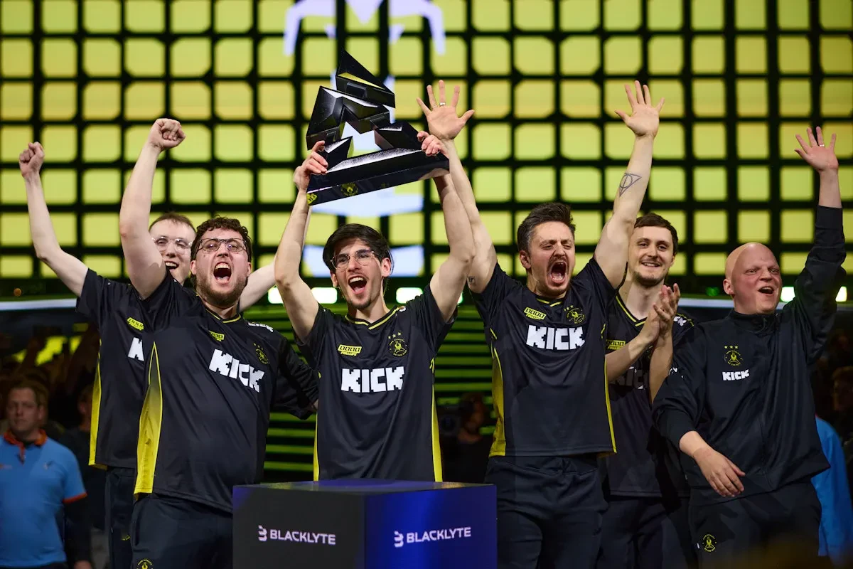 Team Vitality в Роттердаме — как состав забрал титул BLAST Open без единой проигранной карты