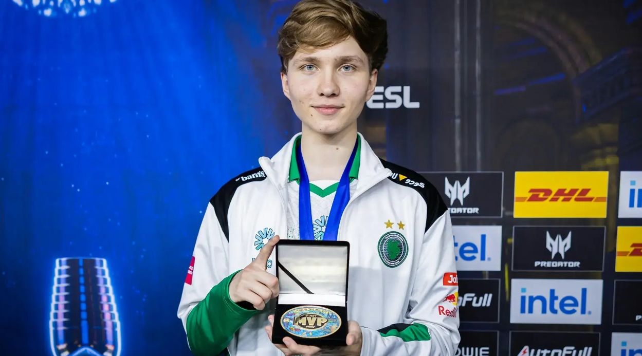 m0NESY прошёл путь от NAVI Junior до мировых титулов в CS2