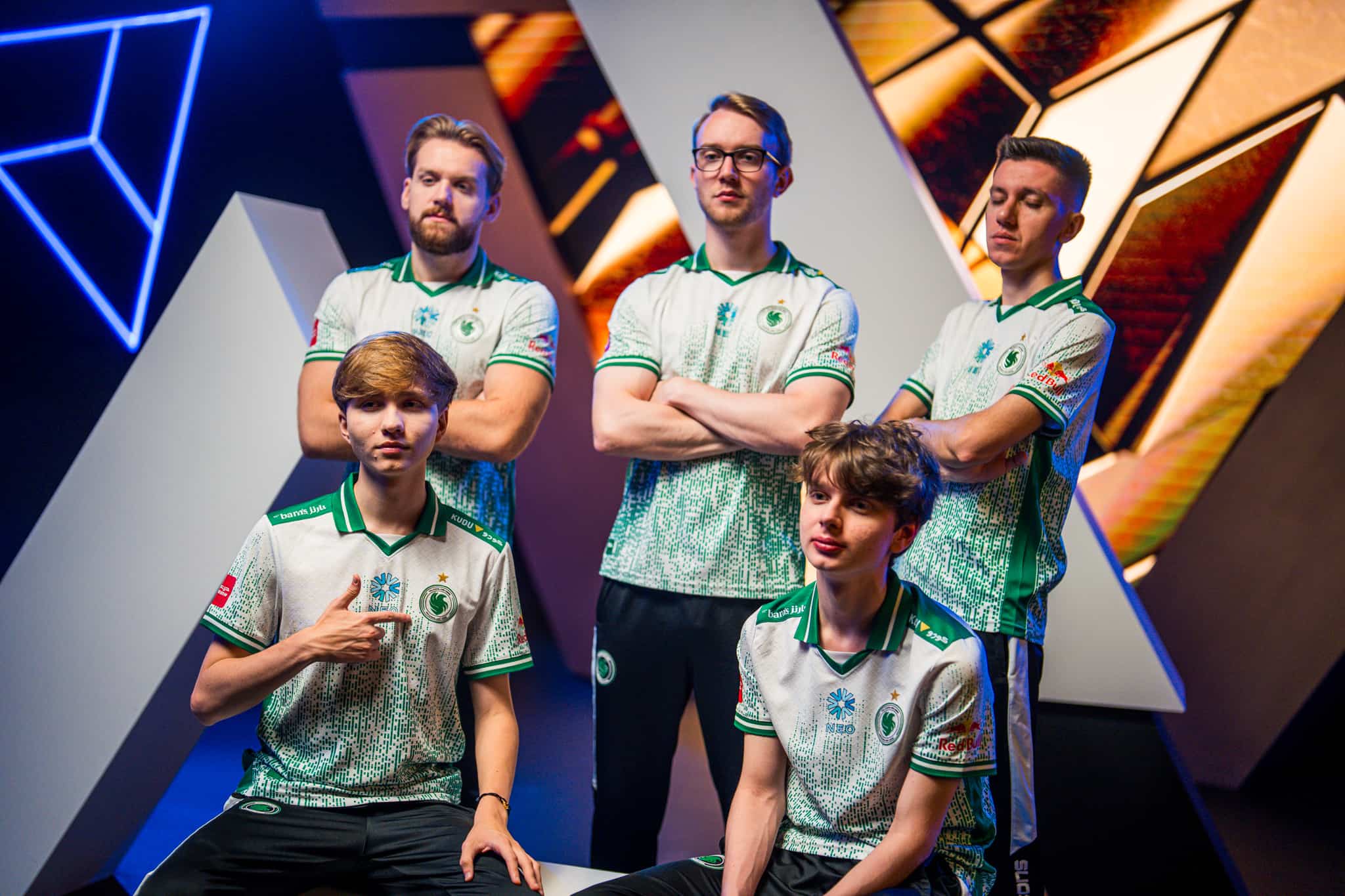 Наклейки Team Falcons и новые правила продажи — что появилось в магазине CS2